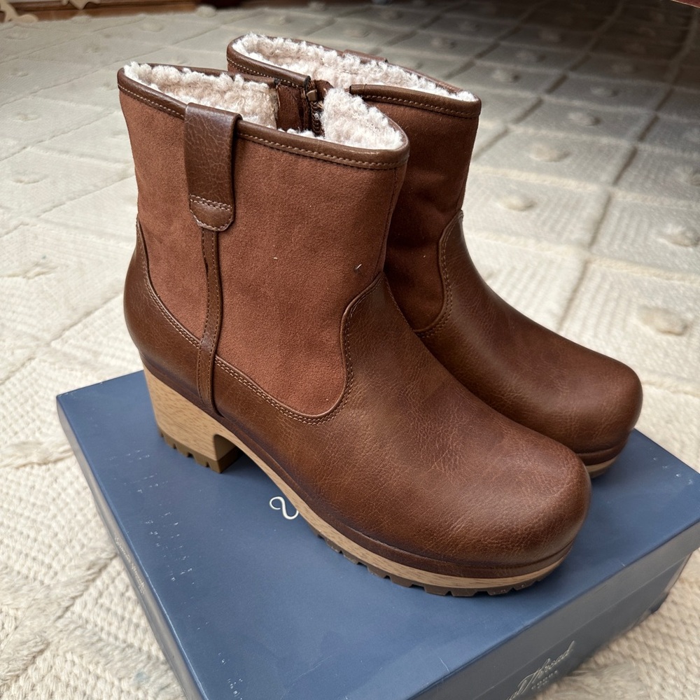 Target Universal Thread Clogs